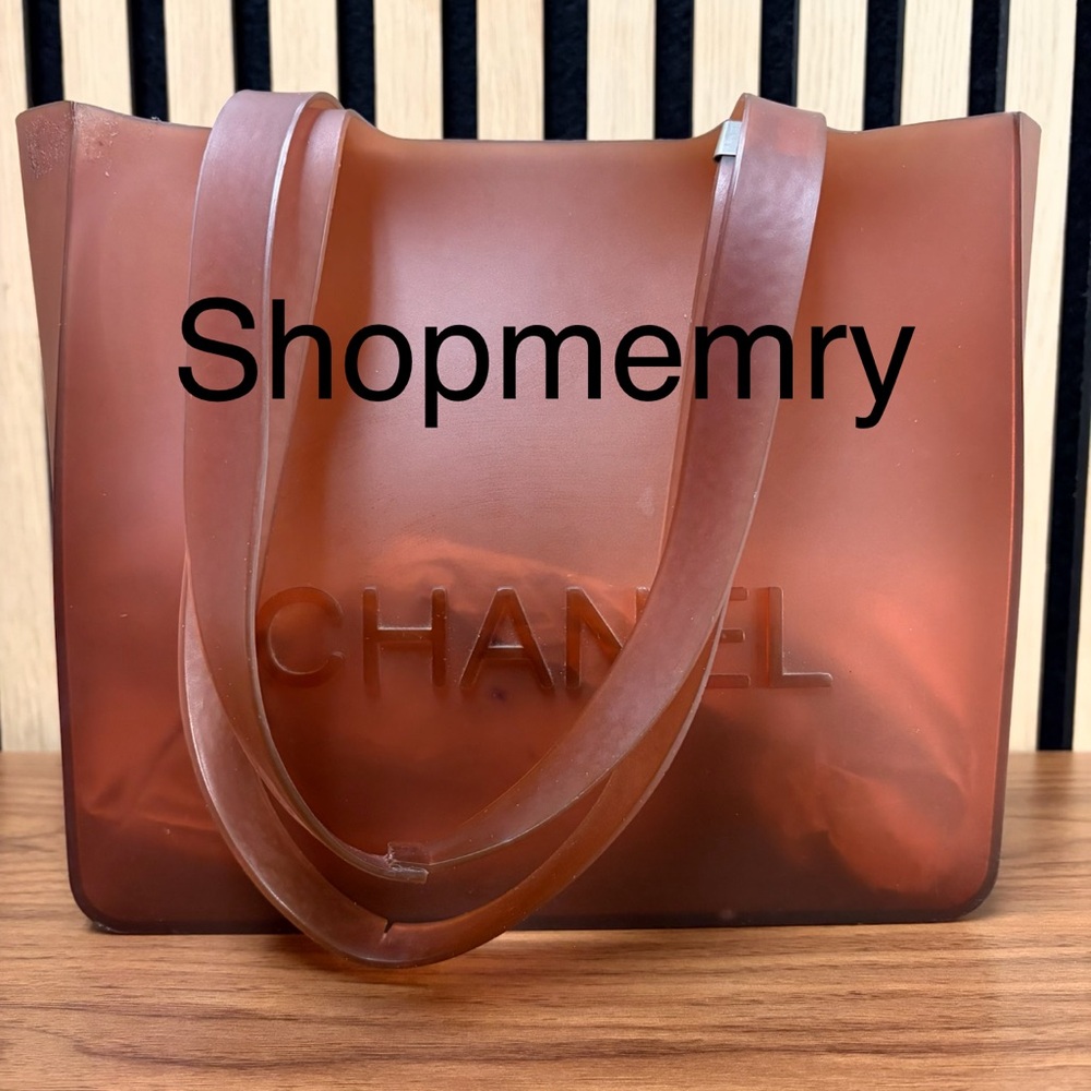 1/59 wins the Burberry! $25 Off $75! Must be used in that show! READ RULES! - Picture 9 of 16